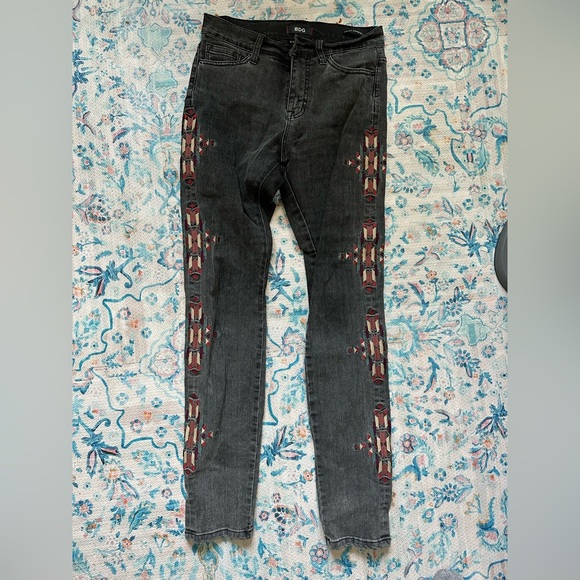 BDG Denim - BDG High Rise Cigarette Ankle jeans with embroidered pattern